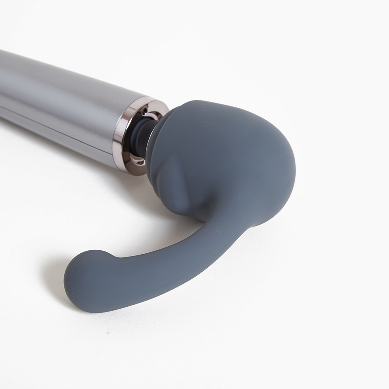 Le Wand Curve', a grey silicone wand with a curved shape for G-spot or P-spot